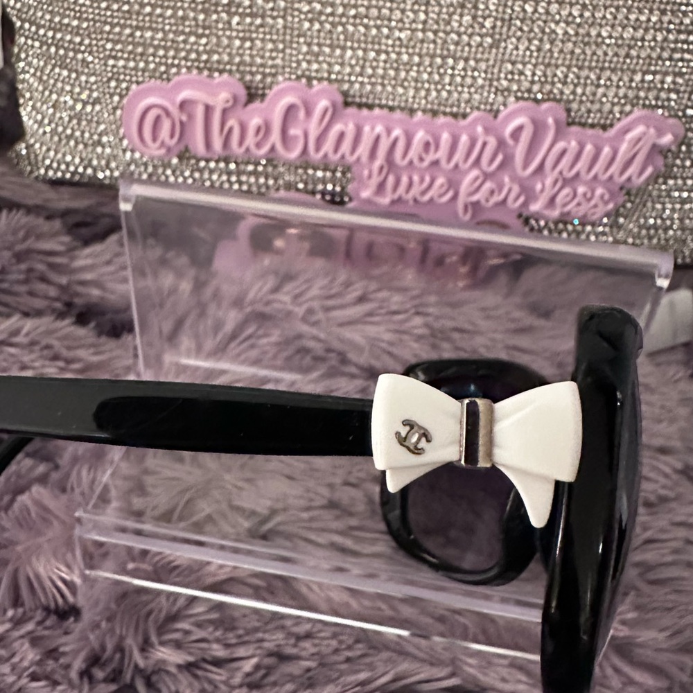 🔥🕶️ CHANEL Black&White Bow Logo Sunglasses. Adorable&Beautiful! Great condition
